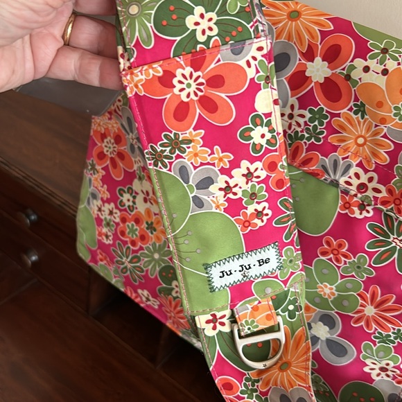 Beautiful diaper bag, floral medley design - Picture 14 of 14